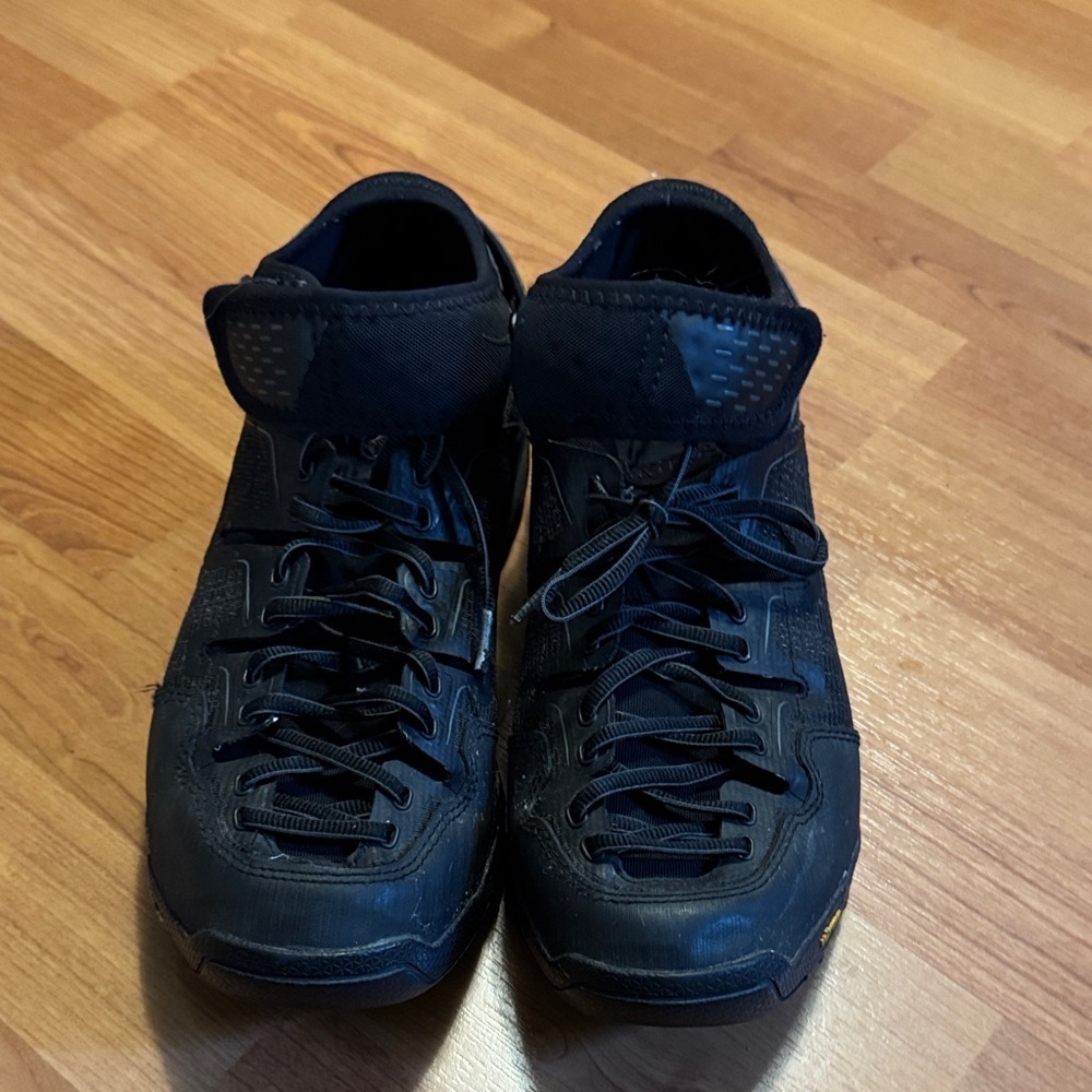 Hoka Hiking Men's Black Arkali  Shoes 8